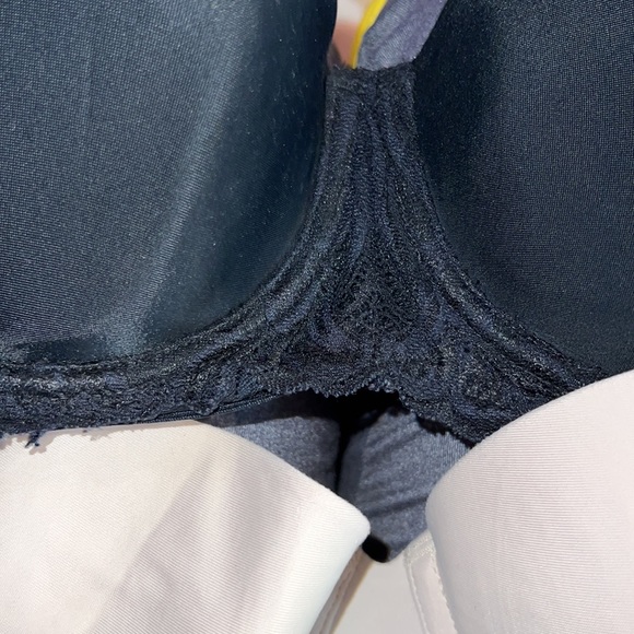 Lot of two strapless bras. - Picture 2 of 8